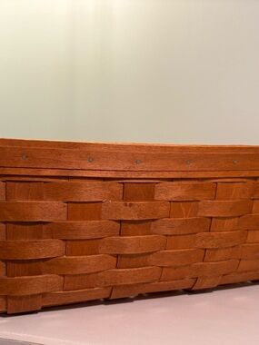 Henn Cubbie basket w/plastic liner & cloth liners.Excellent condition. Storage